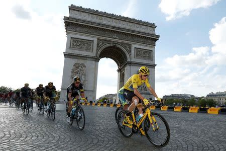 Tour de France cycling race - The 113-km (70,4 miles) Stage 21 from Chantilly to Paris, France - 24/07/2016 - Yellow jersey leader Team Sky rider Chris Froome of Britain cycles past the Arc de Triomphe. REUTERS/Benoit Tessier