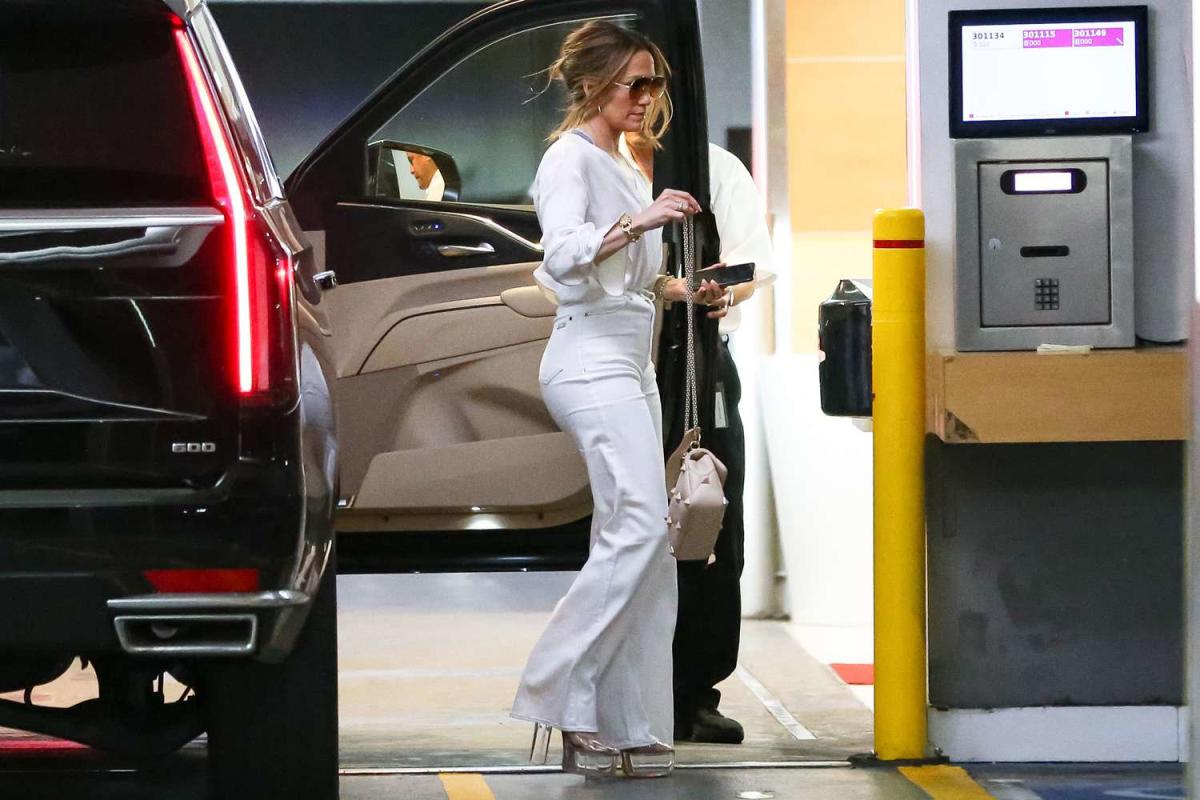 Jennifer Lopez Wore White Wide-Leg Jeans for Summer — Shop 9 Similar Styles  Starting at $37