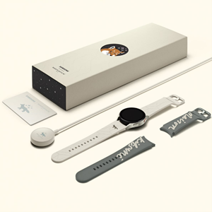 The partnership brings Maison Kitsuné’s playfulness and iconic Fox logo to life in a creative way on the Galaxy Watch4 and Galaxy Buds2.