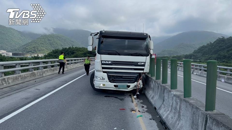 蘇花公路發生車禍。（圖／TVBS）