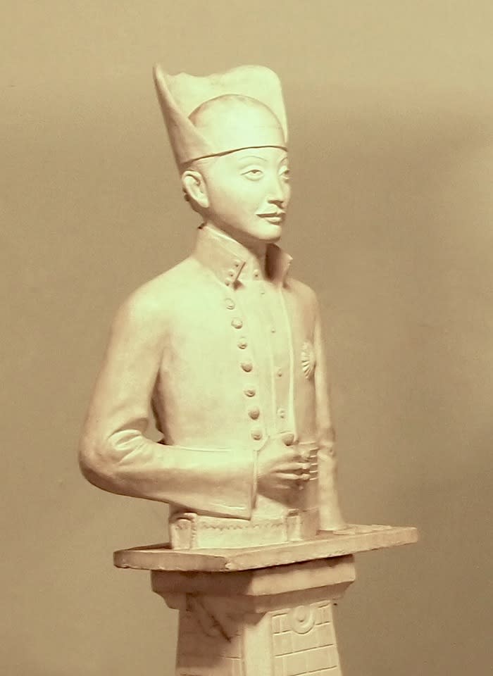 Fit for a king: The statue of Sultan Pakubuwono VI can be found in the palace’s museum. (