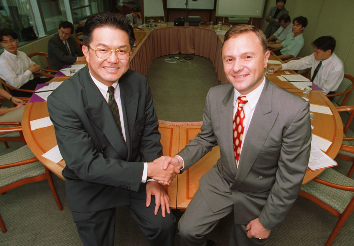 Randy Tan of Compaq Computers and William Messer of Cisco Networking Company announce a link up between the two companies. Photo by Gareth Jones. 27 Jul 95 (Photo by GARETH JONES/South China Morning Post via Getty Images)