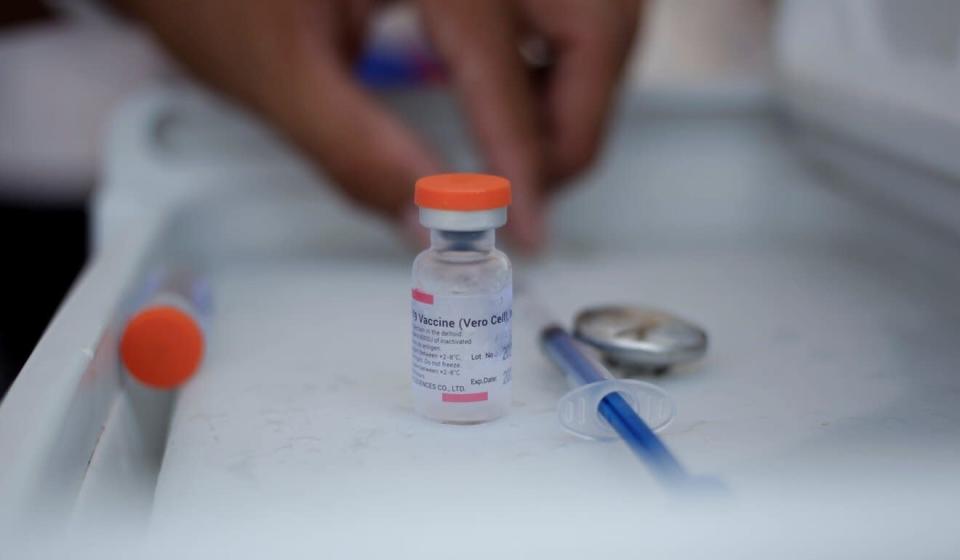 A health worker prepares a dose of Sinovac&#39;s coronavirus vaccine. Photo: Reuters