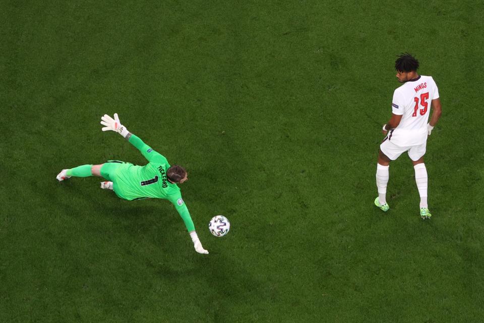 Jordan Pickford saves a shot from Stephen O’Donnell (Getty)