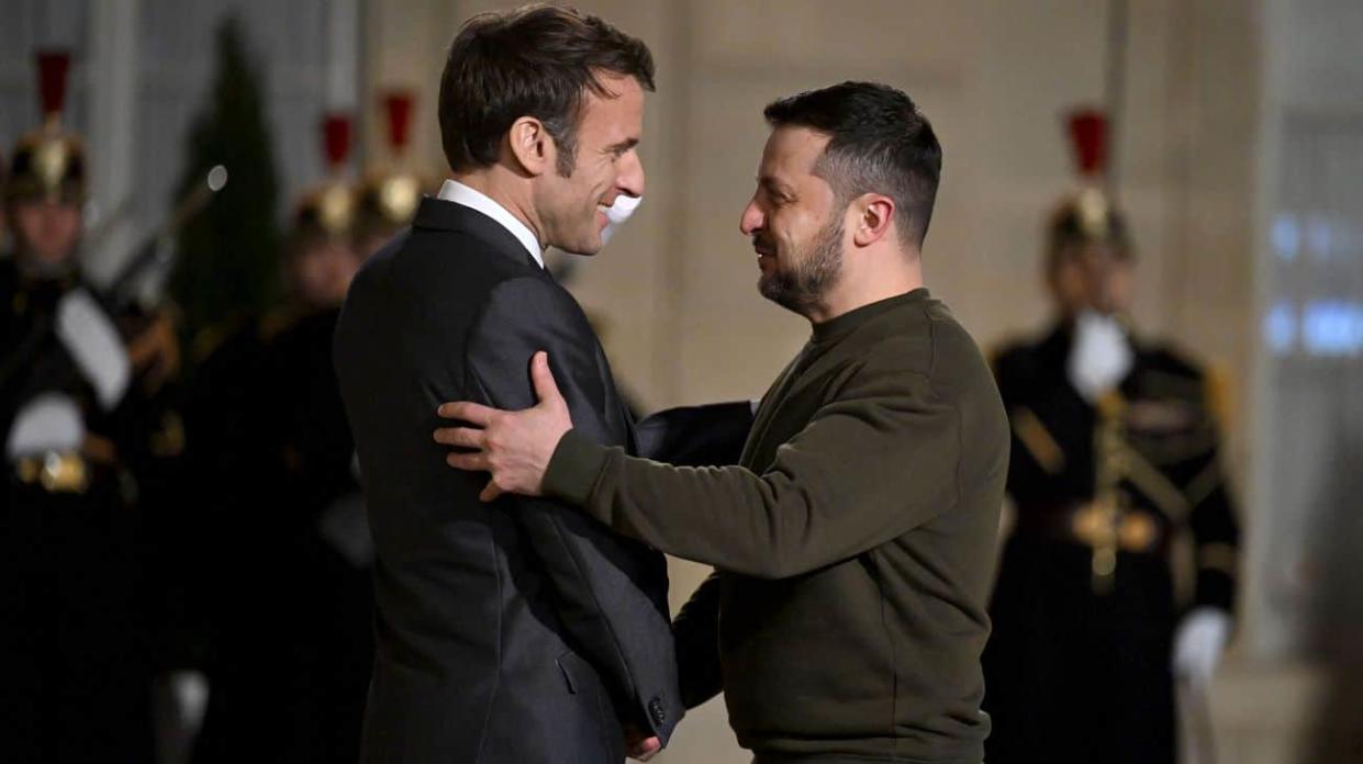 Volodymyr Zelenskyy and Emmanuel Macron. Photo: Getty Images