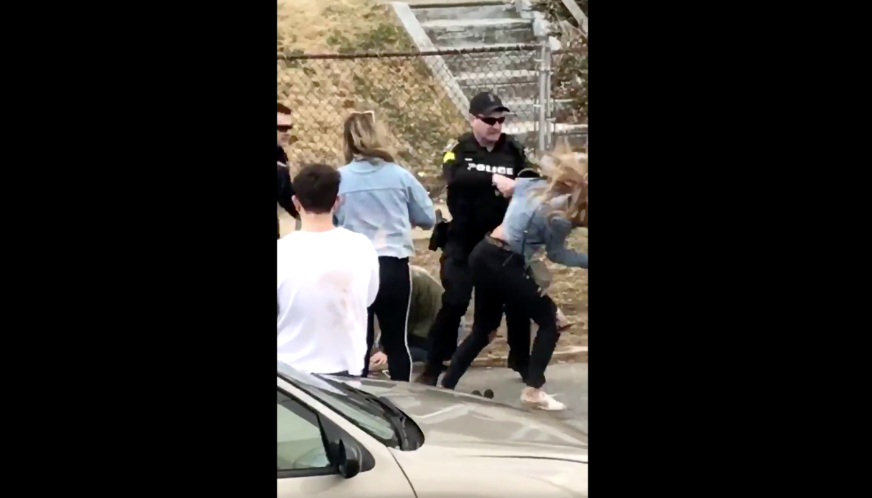 A Chester police officer in Pennsylvania punches a woman. (Screenshot: Zeb_Wright/Twitter)