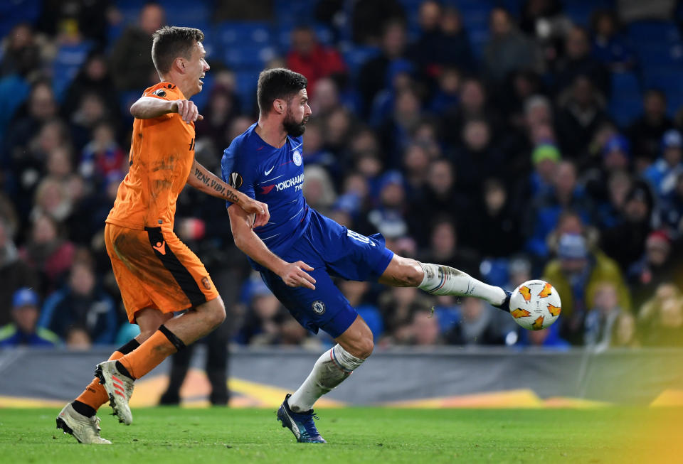 Giroud volleys Chelsea into a 2-0 lead