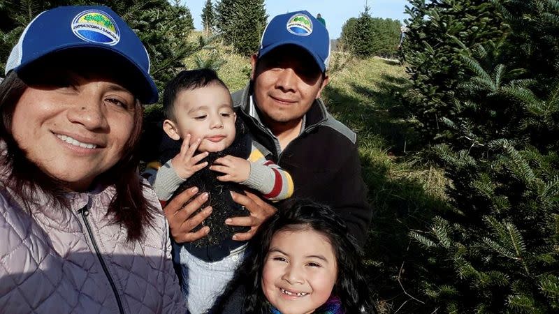 Serafin Saragoza poses with his wife Norma Mondragon and two children