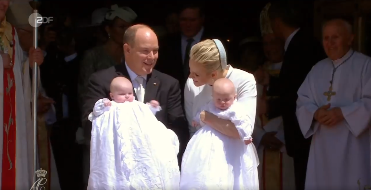 Als Charlène und ihr Prinz von Monaco die beiden königlichen Zwillinge vorstellen, herrscht wieder Klarheit in der Thronfolge. Foto: Screenshot / ZDF