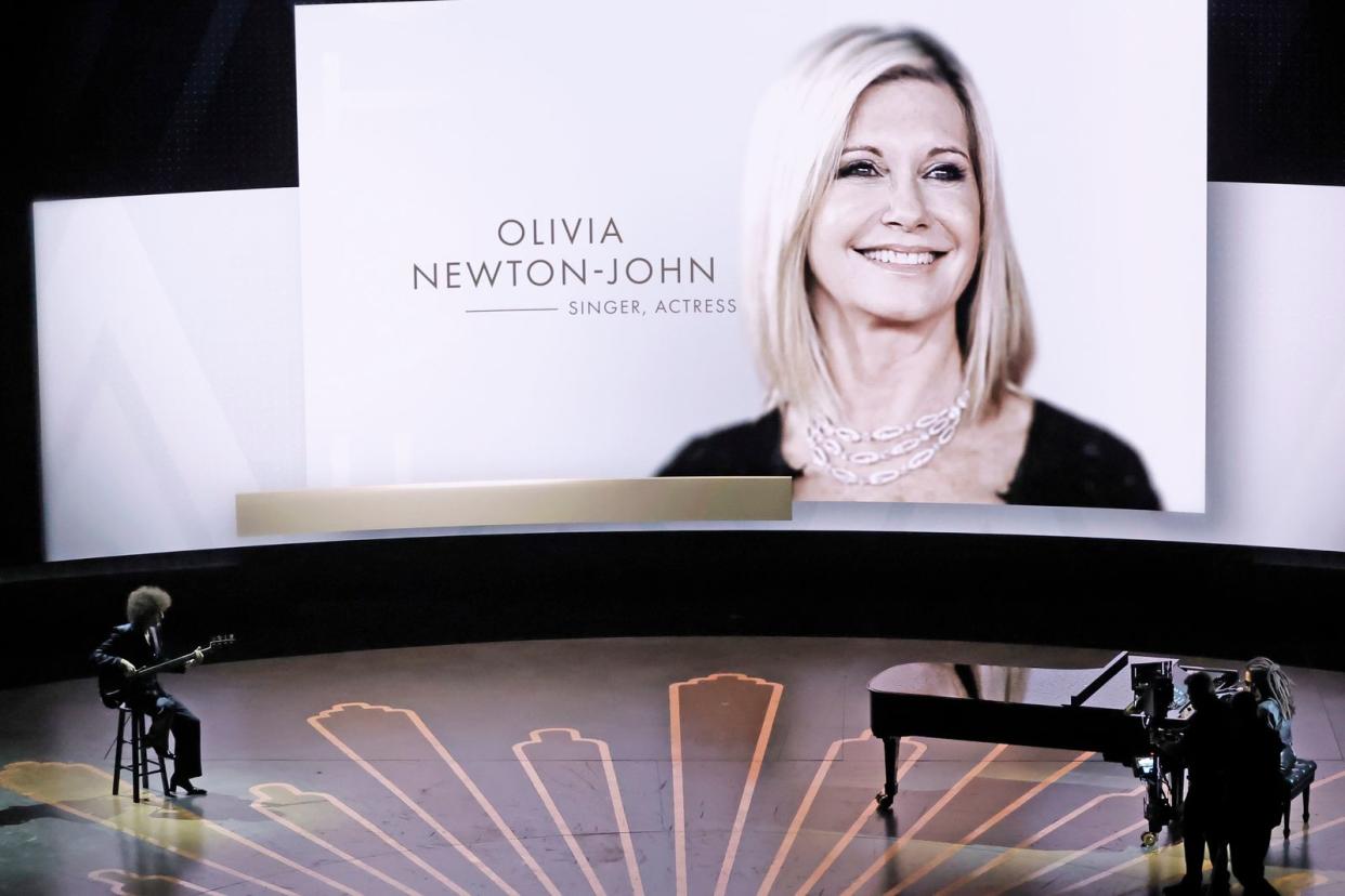 Bei der 95. Oscar-Verleihung wurde wie jedes Jahr verstorbenen Stars wie Olivia Newton-John (Bild) gedacht, nach Meinung vieler Zuschauer wurden aber zahlreiche Namen im Gedenkvideo vergessen. (Bild: Kevin Winter/Getty Images)