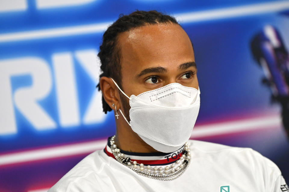 Lewis Hamilton en la rueda de prensa previa al Gran Premio de Qatar. (Foto: Andrej Isakovic / Pool / Getty Images).