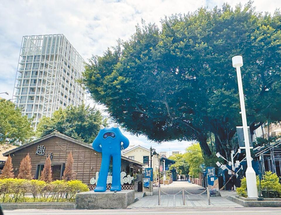 藍晒圖文創園區是台南知名景點，但平常日遊客少，根據統計，疫情後觀光人潮只回復到疫情前7成左右。（曹婷婷攝）