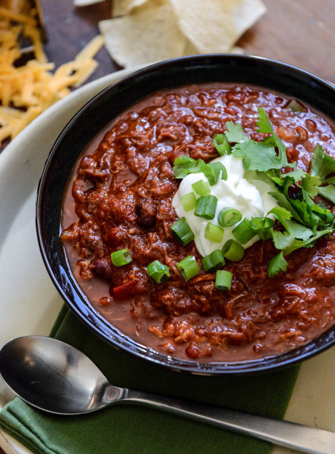 <strong>Get the <a href="http://www.howsweeteats.com/2013/11/crockpot-pulled-pork-chili/" target="_blank">Crock Pot Pulled Pork Chili recipe</a>&nbsp;from How Sweet&nbsp;Eats</strong>