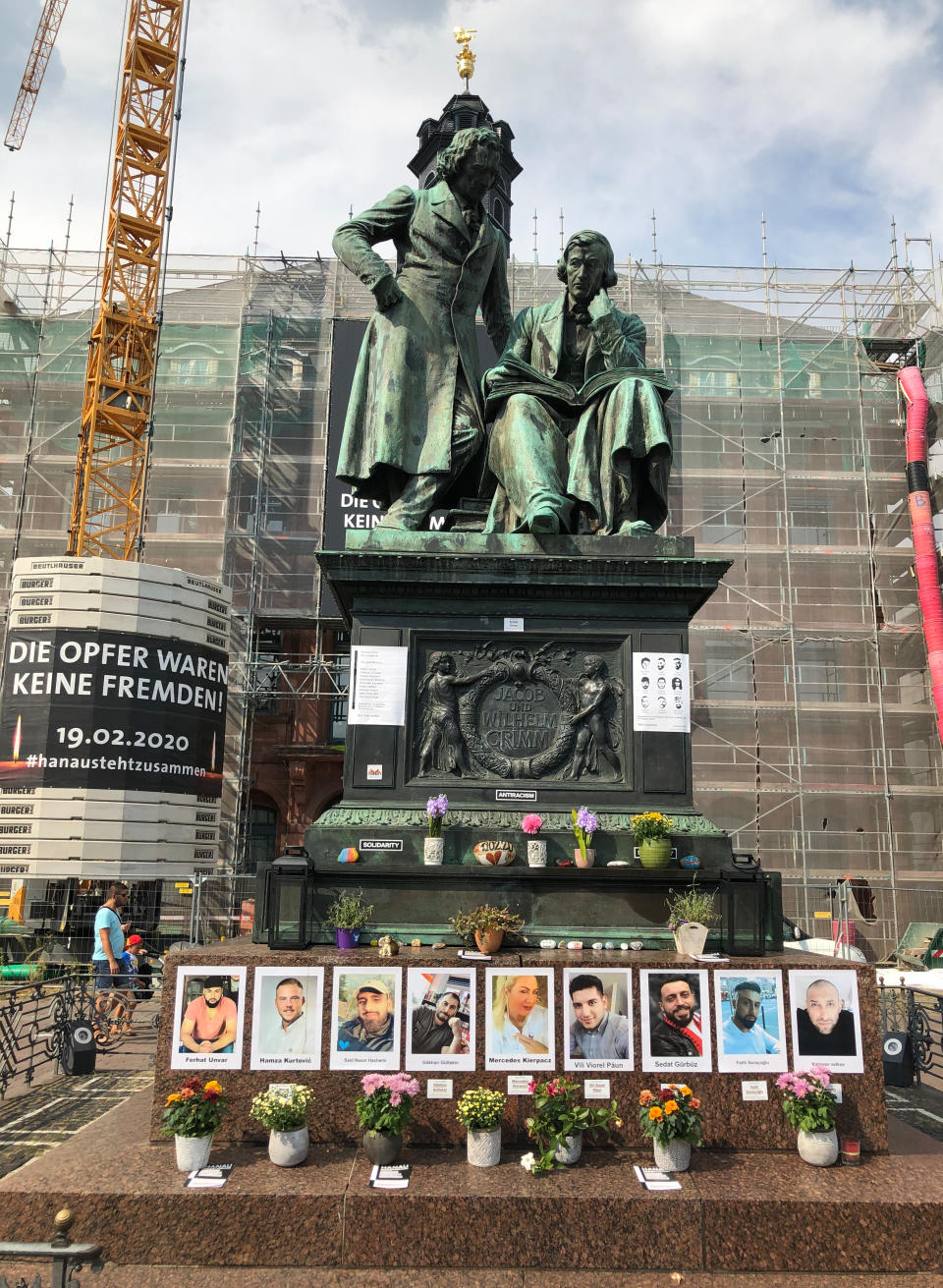 CDU-Politiker Heiko Kasseckert fordert ein Ende des Gedenkens am Brüder-Grimm-Denkmal auf dem Hanauer Marktplatz (Bild: Christine Schultze/dpa)