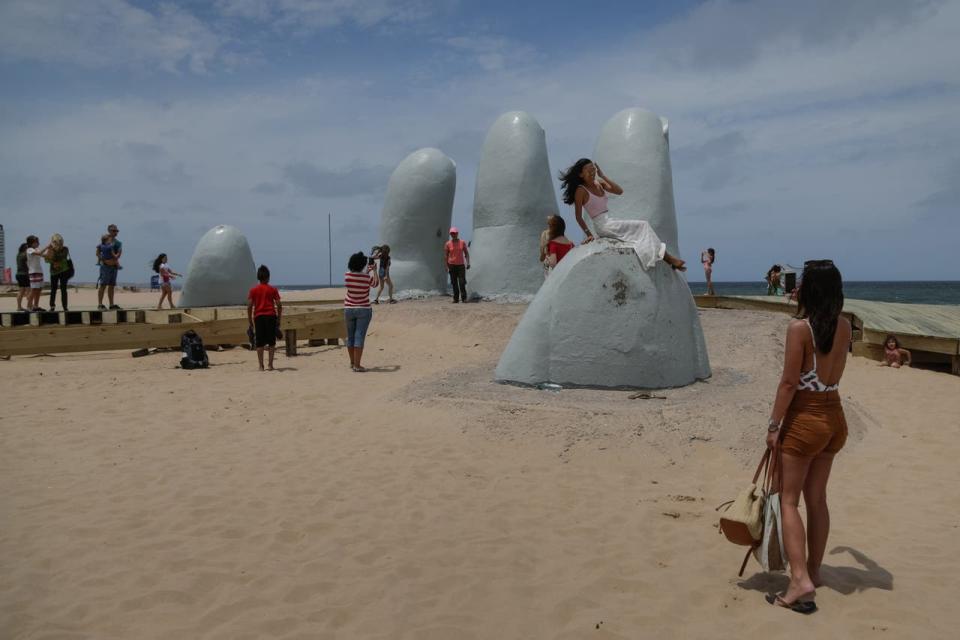 Punta del Este suele recibir muchos turistas argentinos en el verano