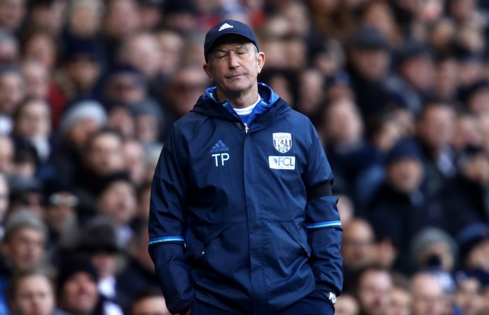 <p>West Brom boss Tony Pulis cannot believe what he is seeing </p>