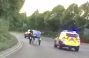 Kent Police chase two men on horse and cart down busy road