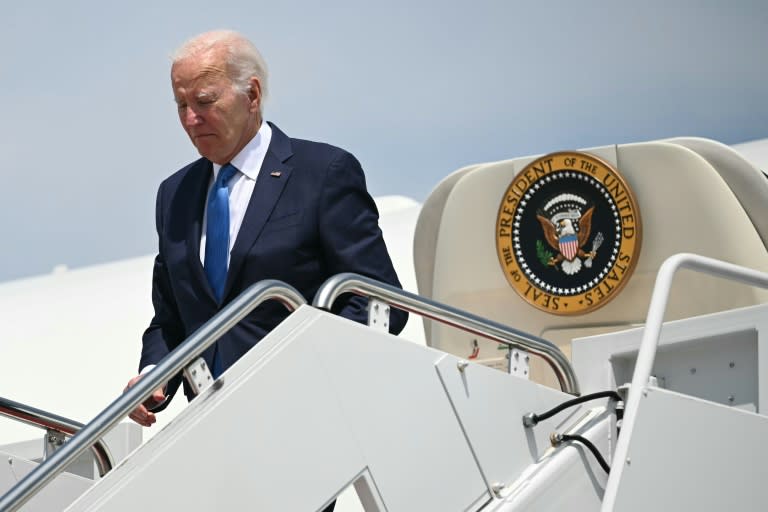 El presidente de EEUU, Joe Biden, baja del Air Force One en Joint Base Andrews (Maryland) el 23 de julio de 2024 (Saul Loeb)