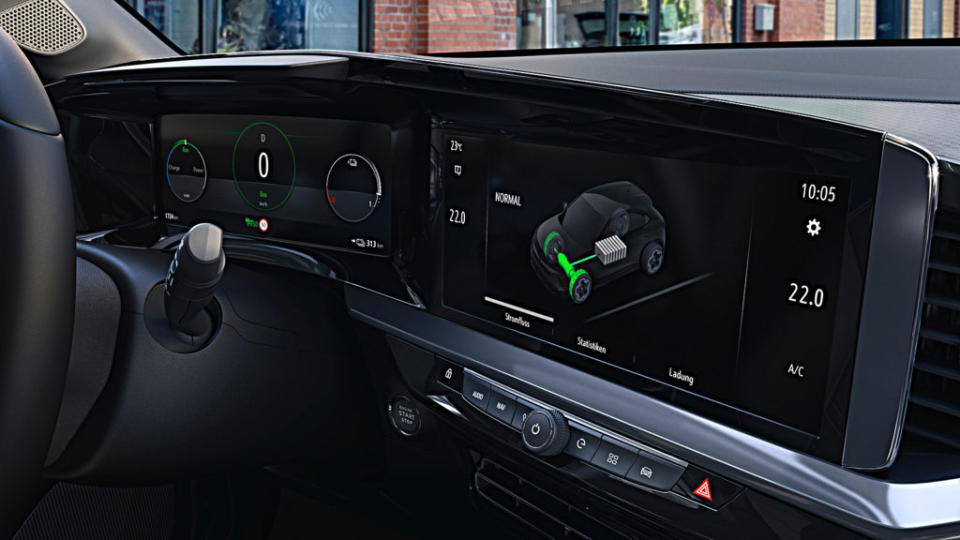 Opel運用鏡面飾板將儀表板與中央螢幕整合，創造好似大尺寸寬螢幕的視覺效果。(圖片來源/ Opel)