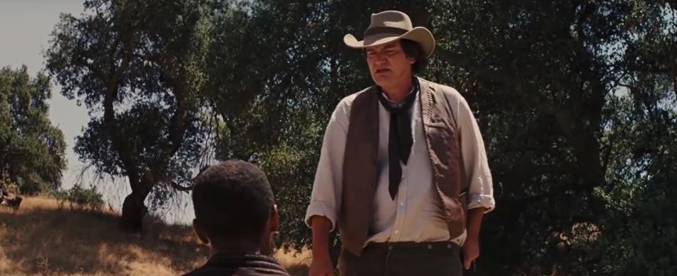 <p><span>Ja, Django ist ein genialer Film und Tarantino ein nicht weniger genialer Filmemacher. Dennoch hat er hier leider danebengegriffen, denn sein Auftritt im eigenen Film wirkt gezwungen und überflüssig. (Foto: YouTube @Cinema Central)</span> </p>