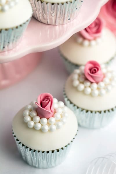 Pearl and rose cupcakes