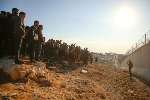 Hundreds of Syrian men, women and children marched towards the border with Turkey demanding to be allowed through
