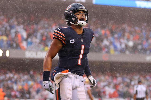 Chicago Bears 2022 Season Grades: Justin Fields earns high marks for near  record-breaking year