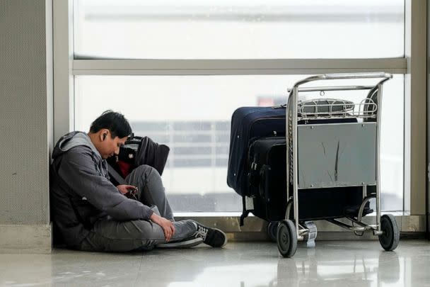 PHOTO: Holiday travelers crowd the Detroit Wayne County Metro Airport on Christmas Eve following Winter Storm Elliot December 24, 2022 in Detroit, Michigan. (Matthew Hatcher/Getty Images)