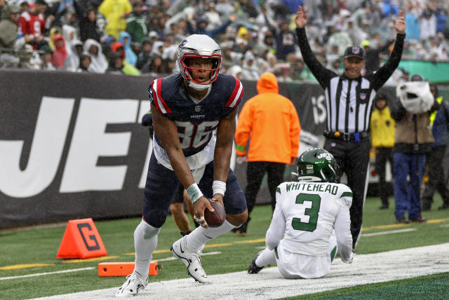 Patriots beat Jets 15-10 to extend their winning streak to 15 straight over  New York