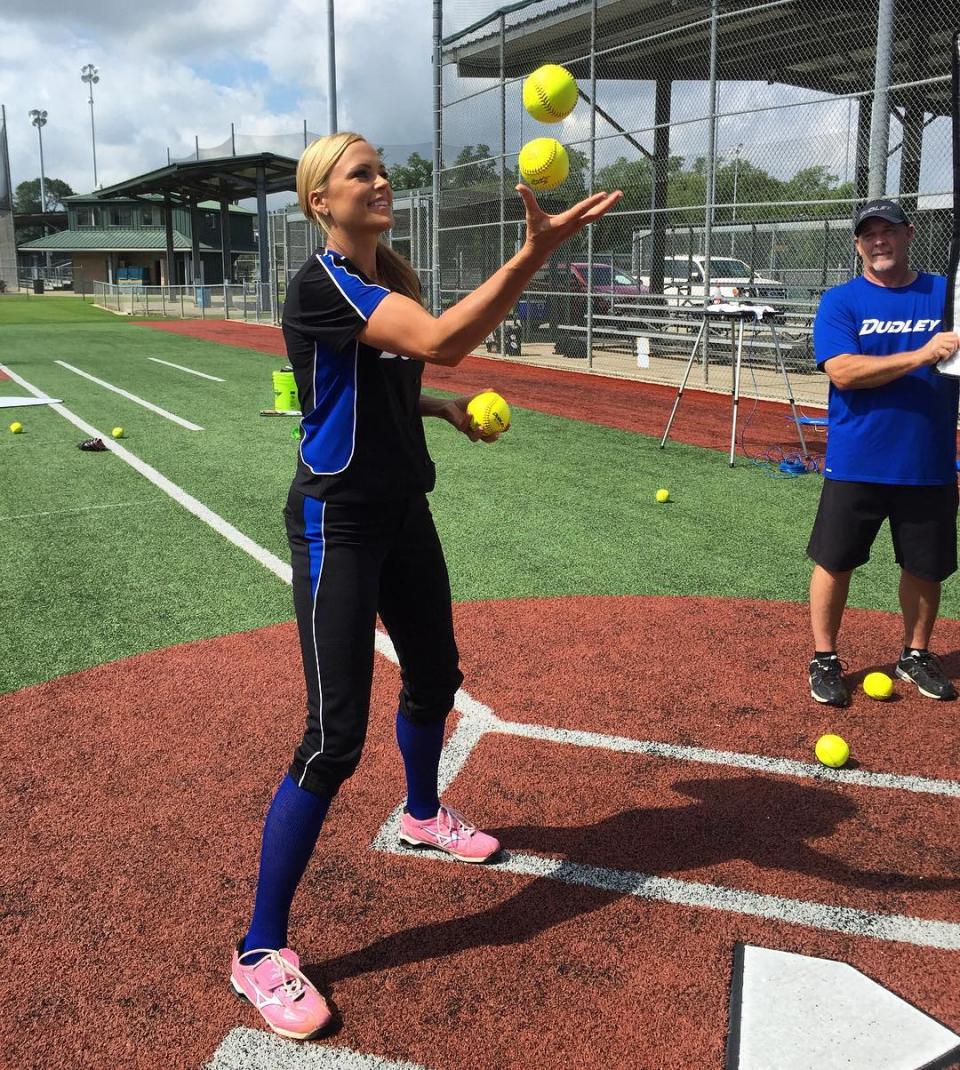 Jennie Finch: Diese schöne Frau zeigt Baseball-Männern jetzt, wo es lang geht