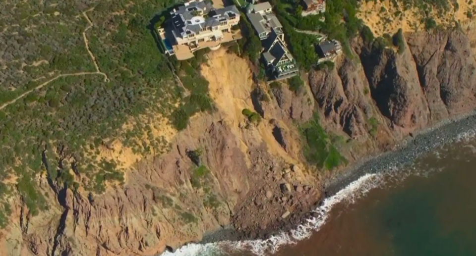 Aerial view of homes on the edge of a cliff at Scenic Drive in Dana Point