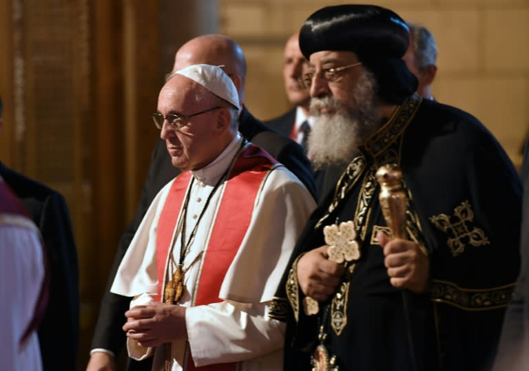 Pope Francis (L) walks alongside Coptic Pope Tawadros II (R) during a visit to Cairo on April 28, 2017