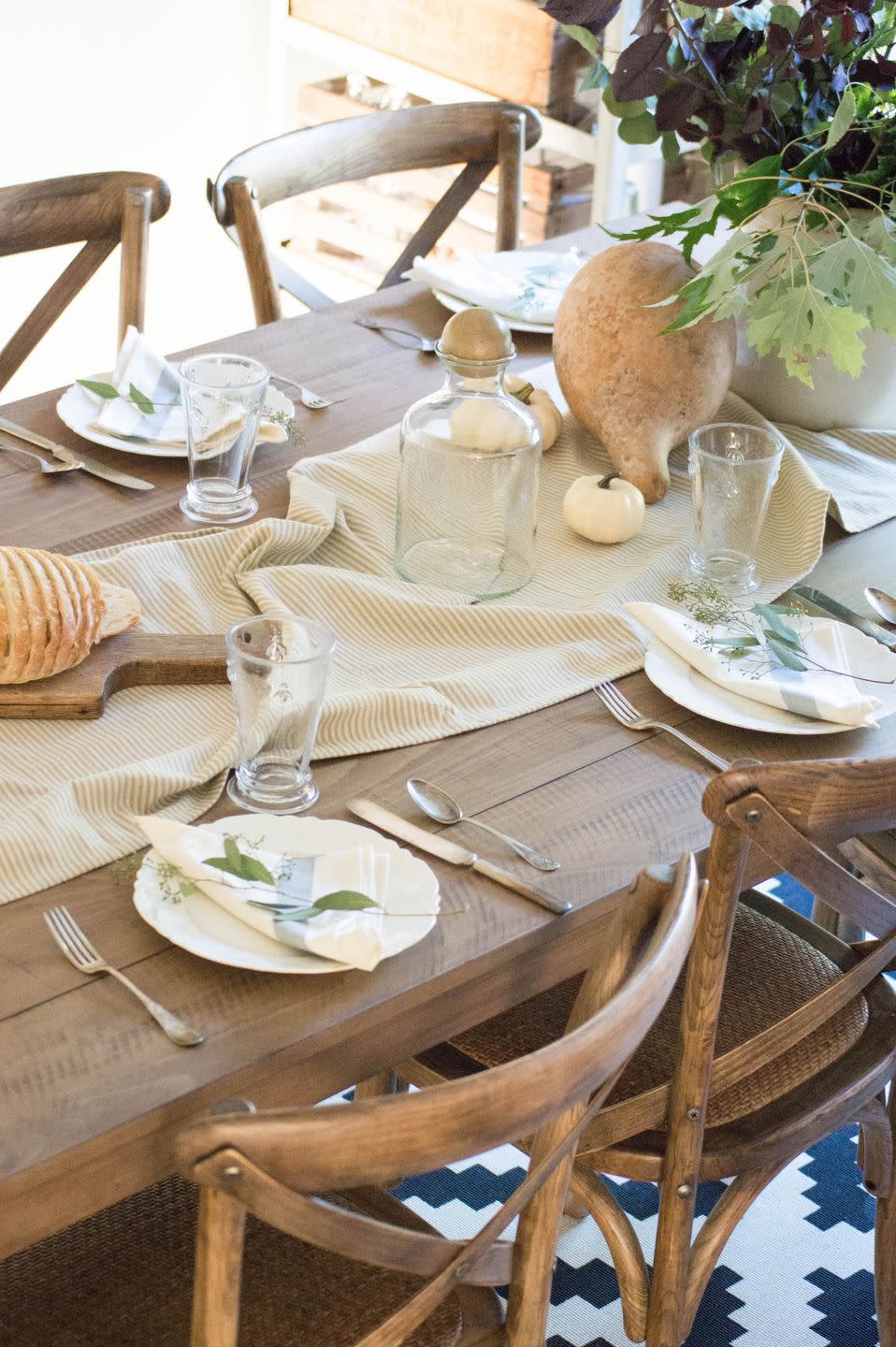 47) Neutral Tablescape