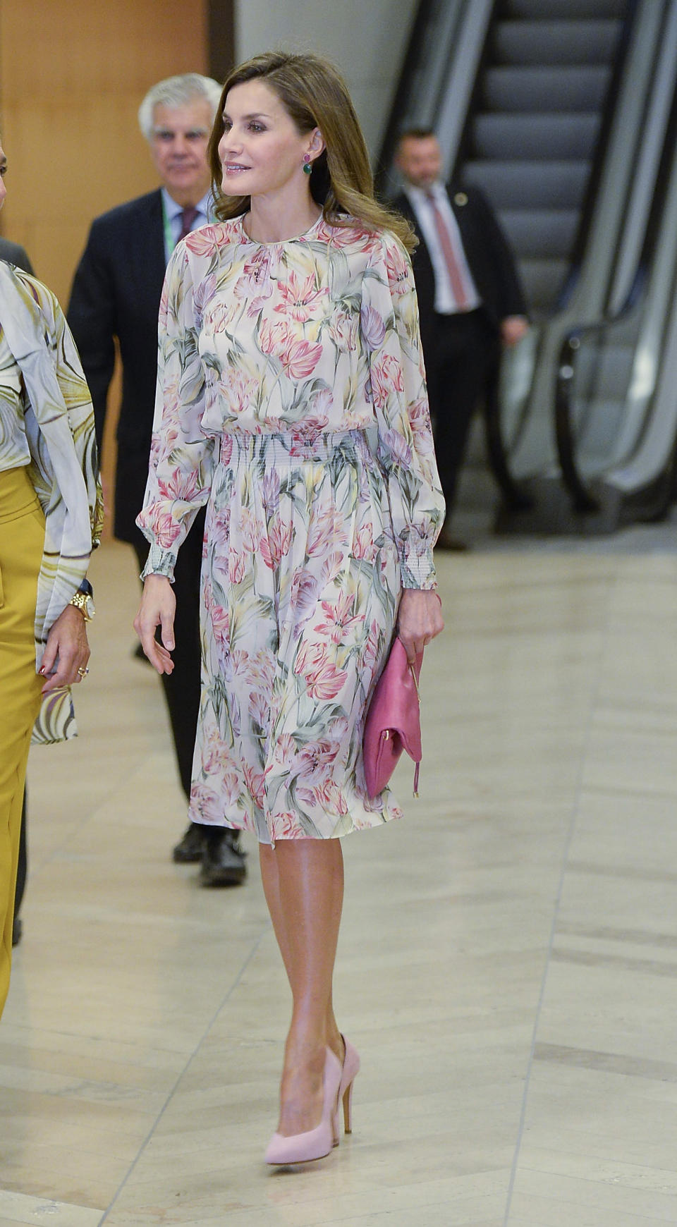 <p>La reina Letizia asistió a un evento en el museo de El Prado, en Madrid en este vestido de estampado floral con el que causó tendencia en el mundo de la moda/Getty Images </p>