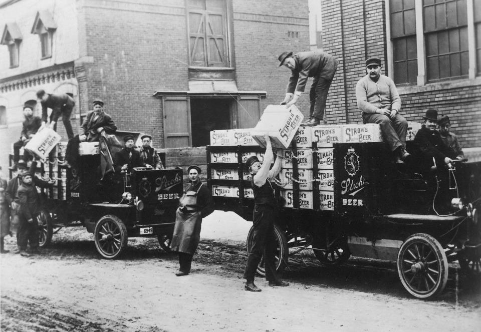 Stroh’s Brewery has been quenching the thirst of Detroiters since 1850. The family owned business made it through Prohibition by producing malt extract, ice cream and soft drinks. Stroh’s beer being delivered. Date unknown