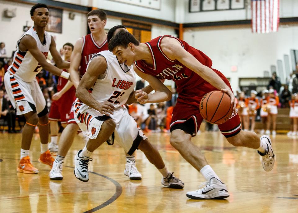 Lincoln's Gavin Block (22) drives to the basket against Lanphier's Daryl Jackson (22) in the second half at Lober-Nika Gymnasium, Friday, Jan. 9, 2015, in Springfield, Ill.