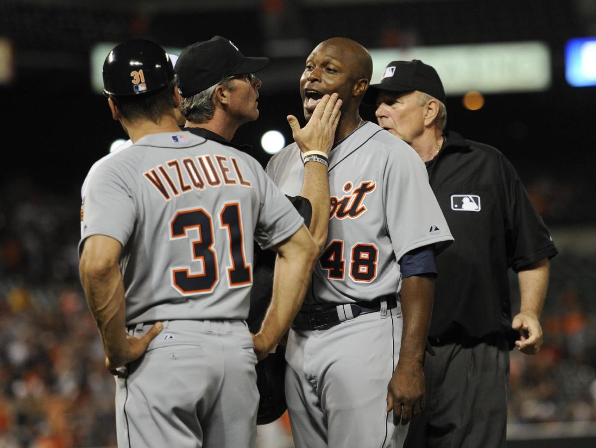 WATCH: Torii Hunter Goes Nuts, Starts Throwing Things After Getting Tossed  - CBS New York