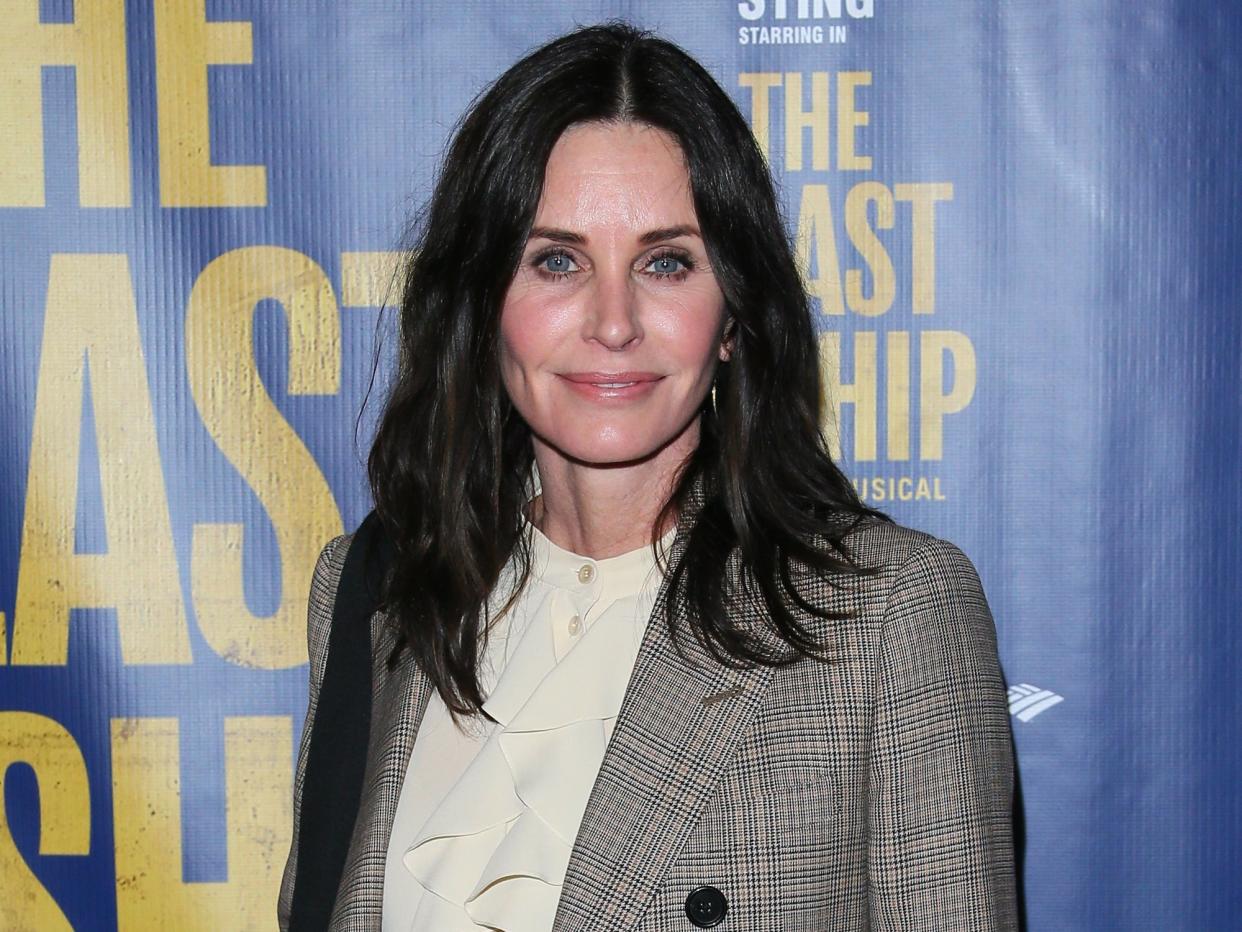 Courteney Cox asiste a la actuación de la noche de apertura del musical The Last Ship el 22 de enero de 2020 en los Ángeles, California (Jean Baptiste Lacroix/Getty Images)