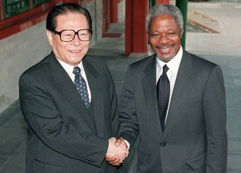 FILE - In this file photo dated Thursday, May 8, 1997, Chinese President Jiang Zemin, left, greets visiting UN Secretary-General Kofi Annan at Zhongnanhai, the official compound of the Chinese leadership. Annan, one of the world's most celebrated diplomats and a charismatic symbol of the United Nations who rose through its ranks to become the first black African secretary-general, has died aged 80, according to an announcement by his foundation Saturday Aug. 18, 2018.(Hitone Saka/Pool via AP, FILE)