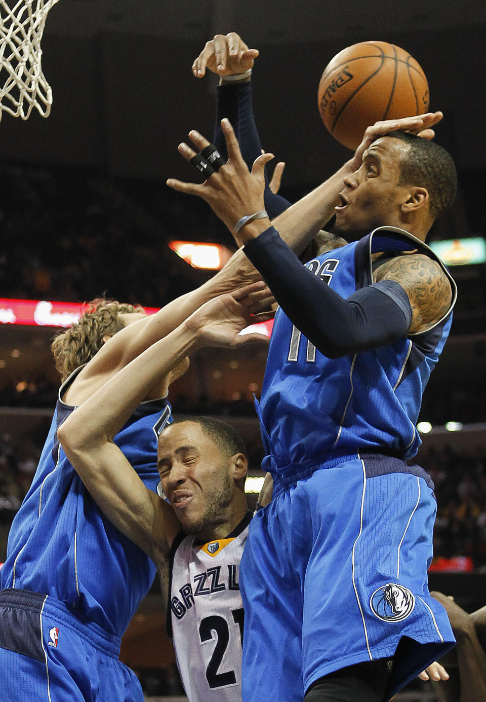 Memphis Grizzlies forward Tayshaun Prince (21) gets tangled with Dallas Mavericks guard Monta Ellis (11) and forward Dirk Nowitzki, of Germany, in the second half of an NBA basketball game Wednesday, April 16, 2014, in Memphis, Tenn. The Grizzlies won in overtime 106-105. (AP Photo/Lance Murphey)