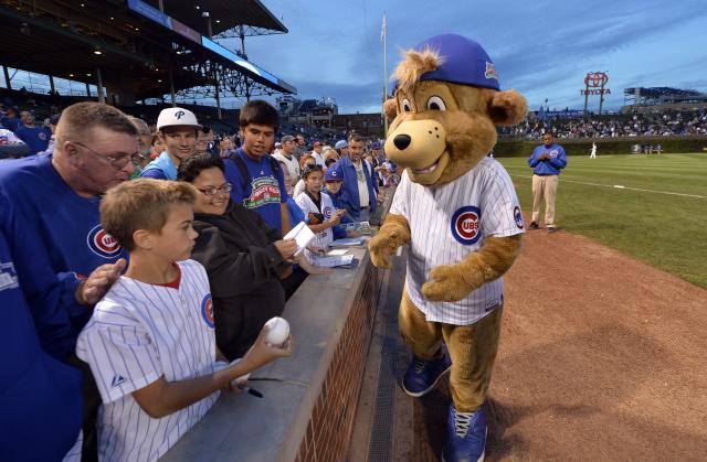 Cubs mascot Clark becomes 'Bearrieta' 