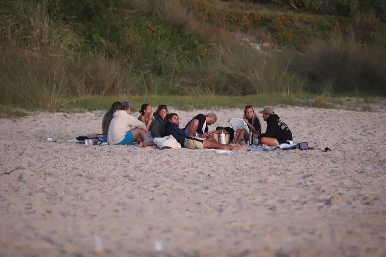 El grupo disfrutó de una distendida charla, matizada con mates y cervezas