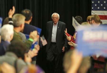 US Democratic presidential candidate Bernie Sanders arrives to speak at a campaign rally in Waterloo, Iowa January 31, 2015. REUTER/Carlos Barria