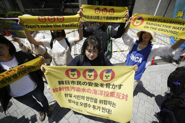 S.Korean fishermen hold boat protests against Japan nuclear plans