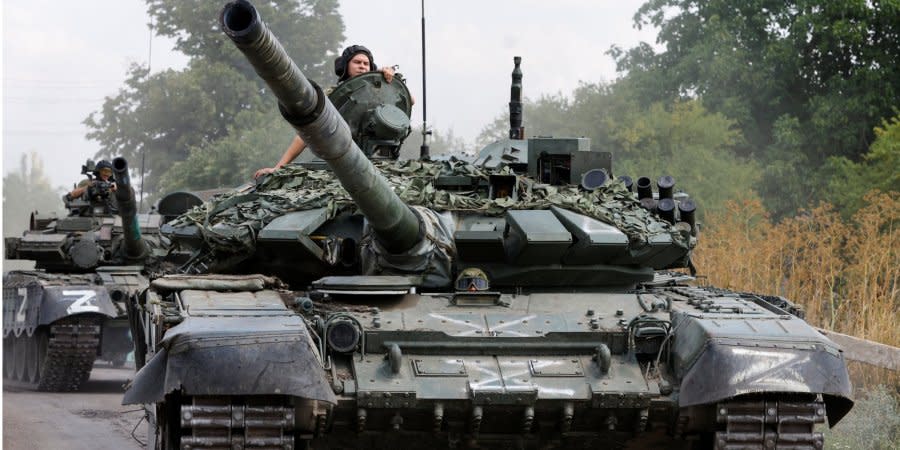 Russian militants on tanks in Olenivka, Donetsk region