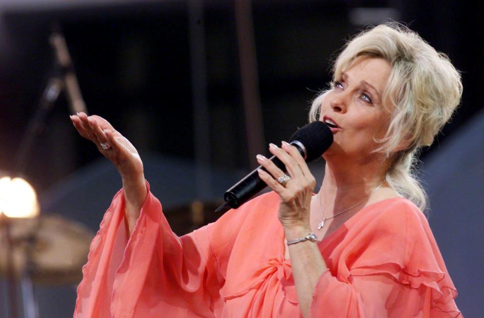 Connie Smith sings "Love Lifted Me" for the crowd on the second day of the Billy Graham Crusade at the Adelphia Coliseum June 2, 2000.