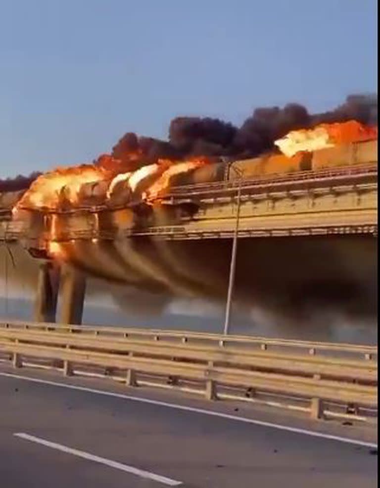 La explosión en el puente de Crimea dejó al menos tres muertos