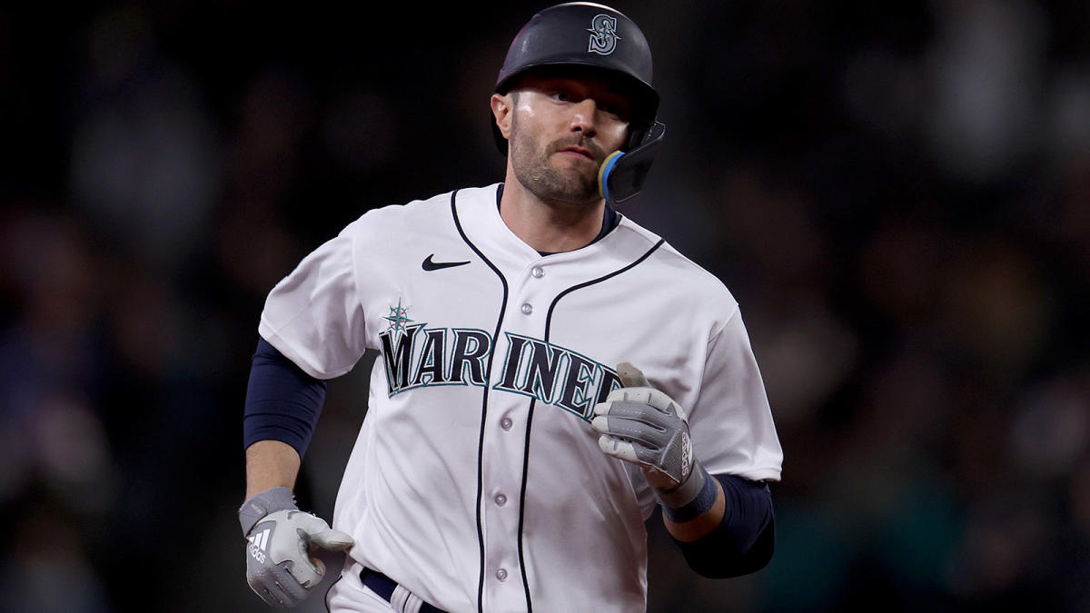 Giants acquire Pollock in trade with Mariners as Yastrzemski hits IL