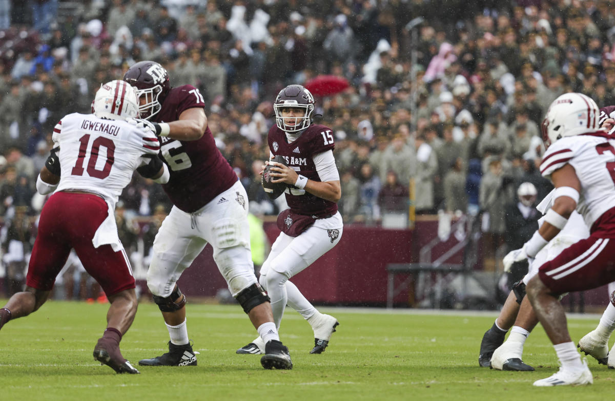 Aggies Lead Umass Just 10 3 At Half Time Yahoo Sports 