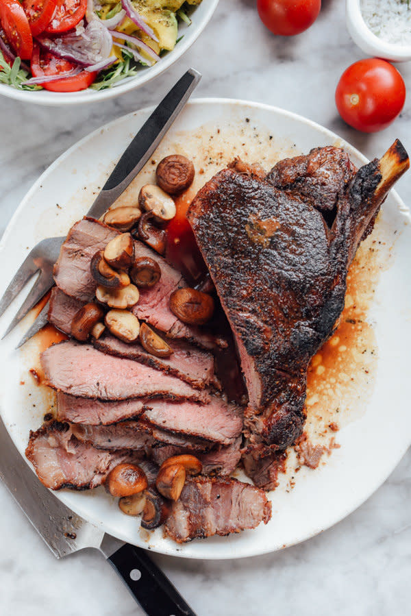 <strong>Get the <a href="http://www.foodiecrush.com/how-to-grill-the-best-ribeye-steak/" target="_blank">Perfect Grilled Ribeye Steak recipe</a>&nbsp;from Foodie Crush</strong>